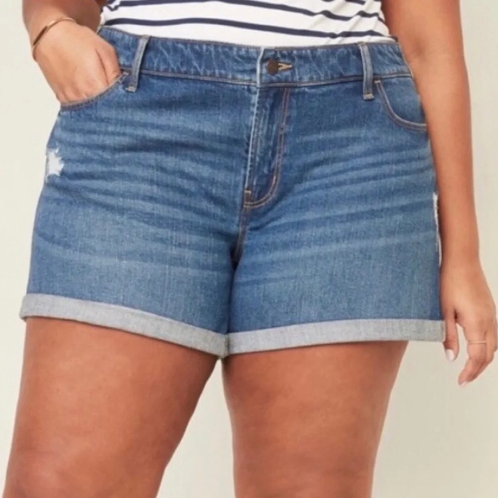 Old Navy NEW Boyfriend Mid Rise Distressed Jean Shorts Sz 30